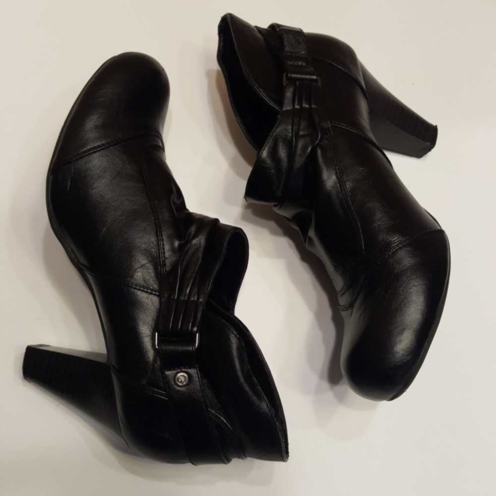 G by GUESS Black Ggrevati Ankle Boots Booties (7.5M)